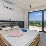 Elevation Vila